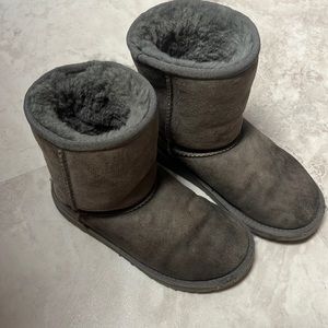 Ugg boots toddler size 13